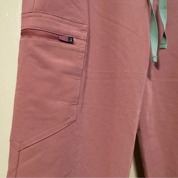 Women’s Figs mineral mauve jogger size S/P - Picture 3 of 7